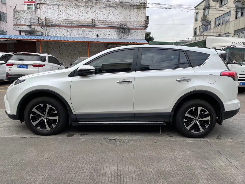 中山19年丰田RAV42