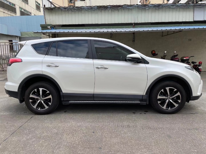 中山19年丰田RAV43