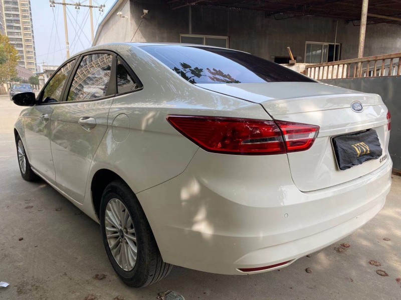 济宁15年福特福睿斯4