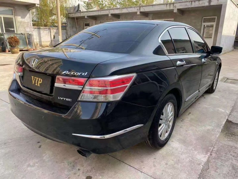 济宁13年本田雅阁4