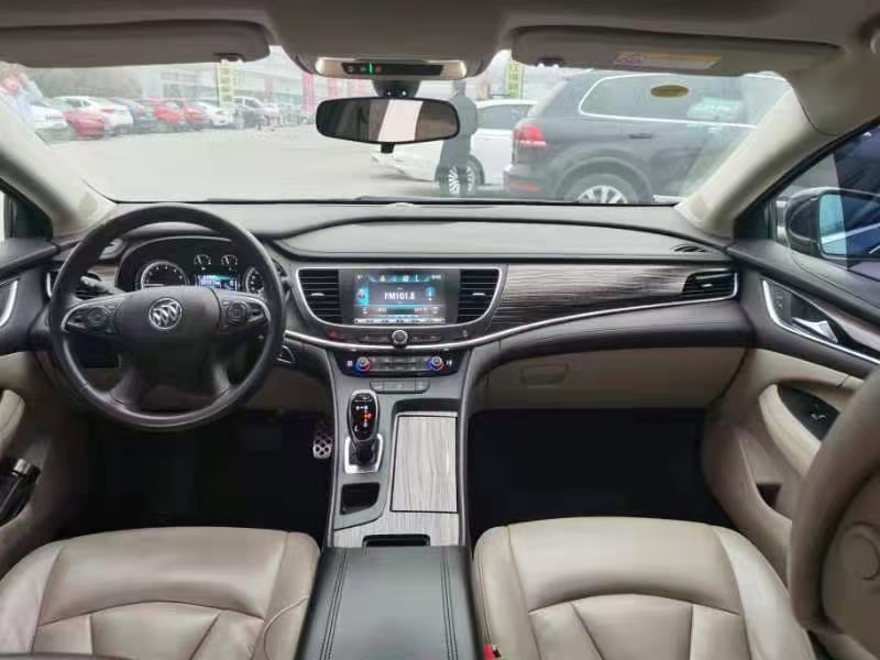 济宁16年别克君越8