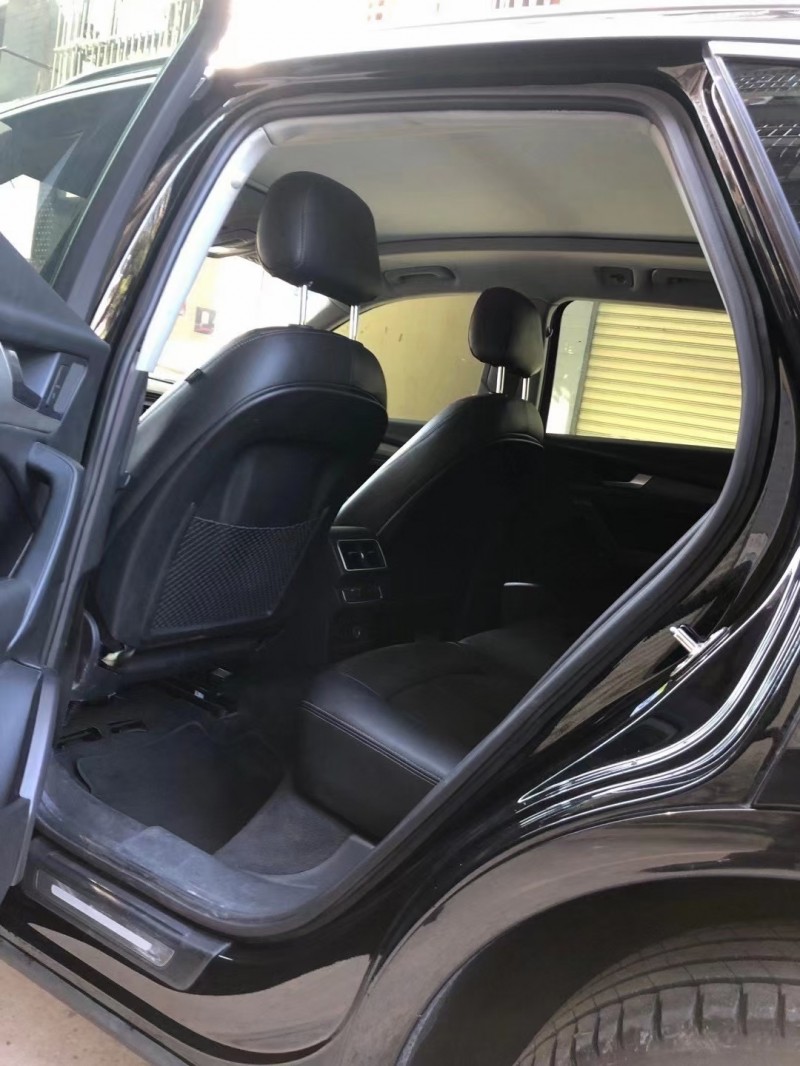 济宁19年奥迪Q58