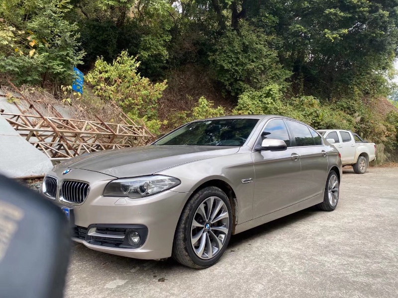 中山17年宝马5系4