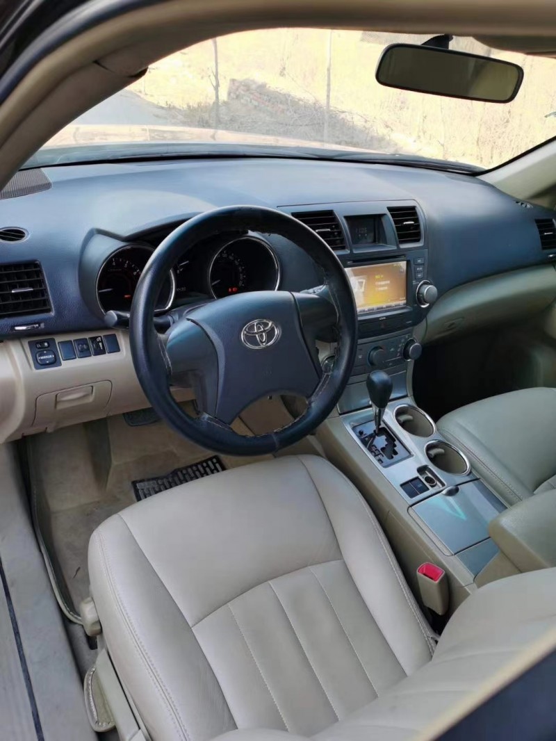 济南14年丰田汉兰达8