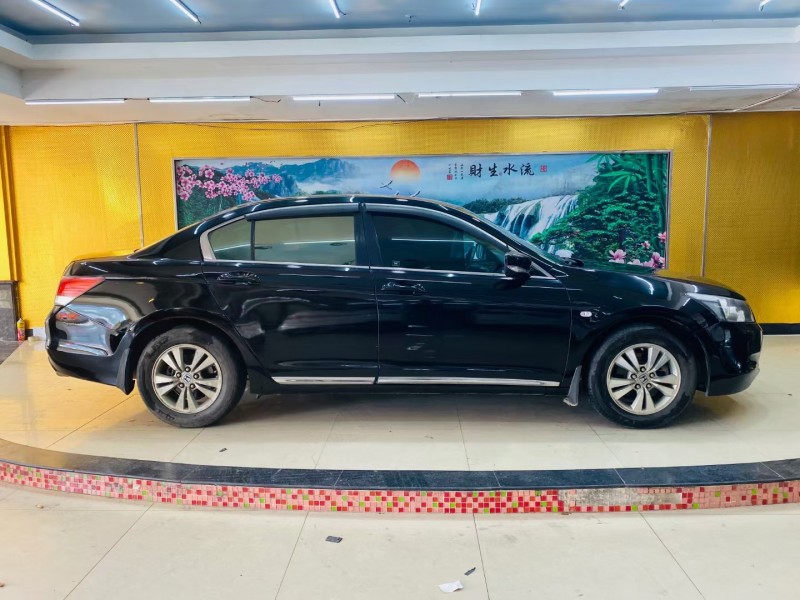 东莞09年本田雅阁8