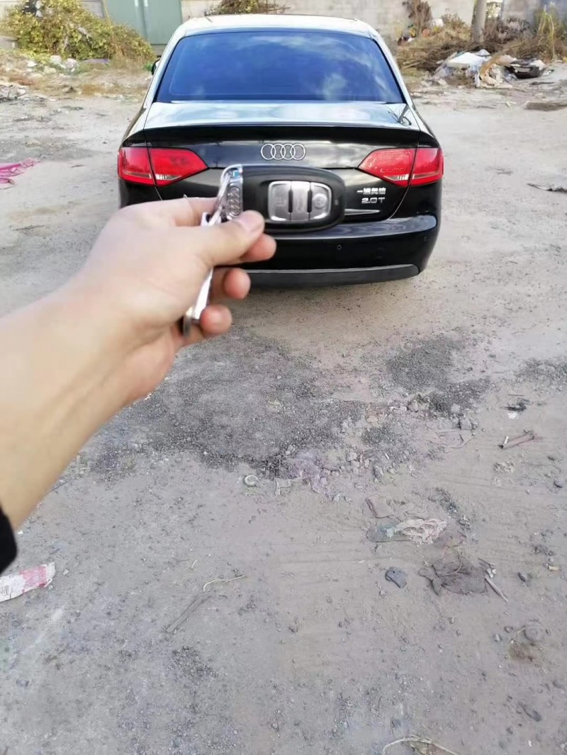 上海12年奧迪A4L1
