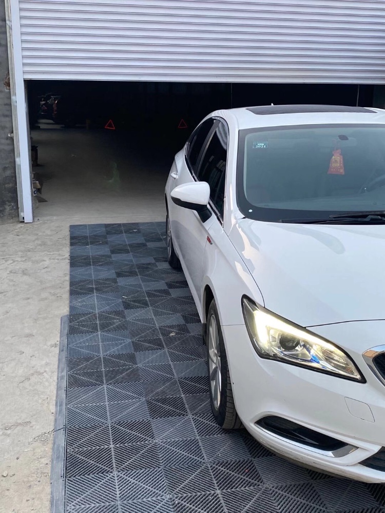 青岛17年别克威朗5