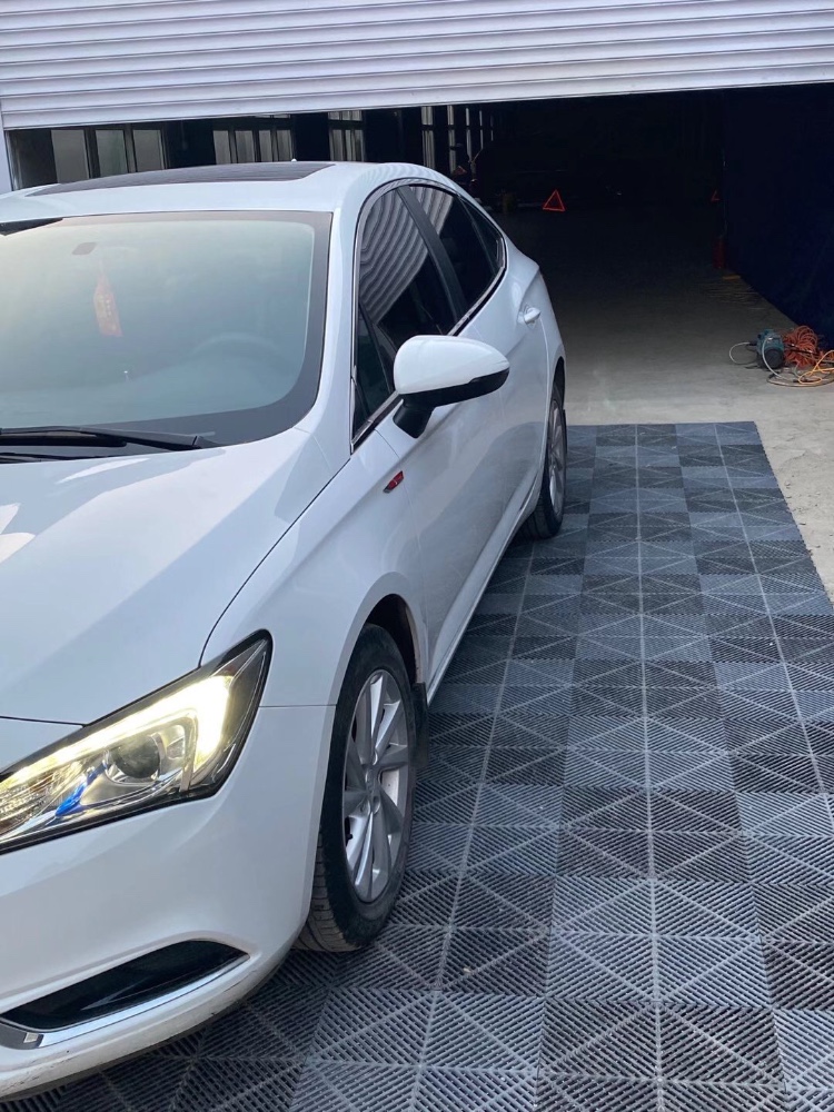 青岛17年别克威朗2