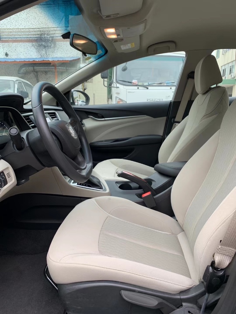 中山19年别克英朗7