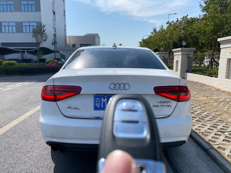 中山13年奥迪A4L4