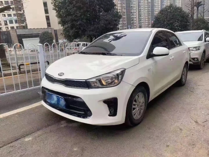 青岛19年起亚焕驰1