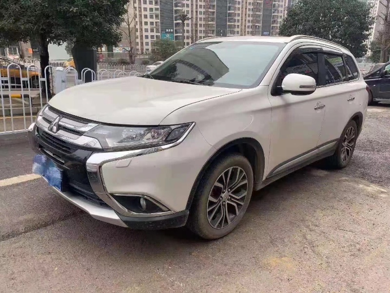 枣庄16年三菱欧蓝德5