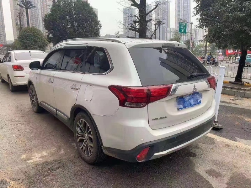 枣庄16年三菱欧蓝德3