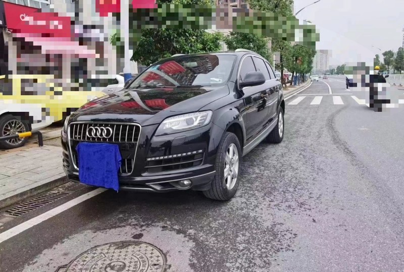 張家界15年奧迪Q75