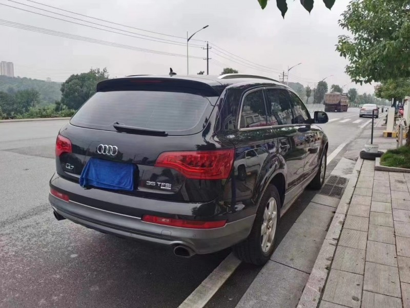 張家界15年奧迪Q74