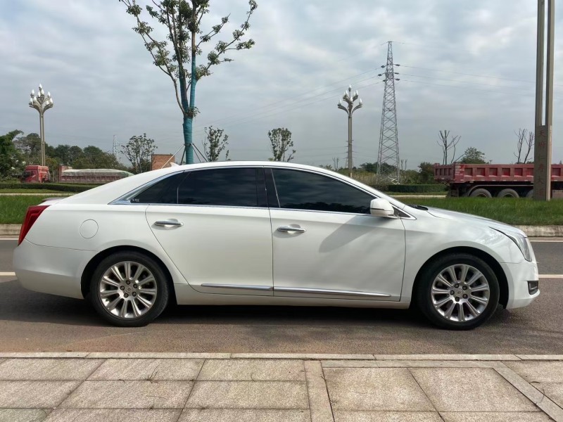 自貢13年凱迪拉克XTS9