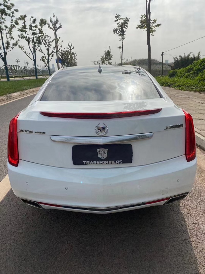 自貢13年凱迪拉克XTS8