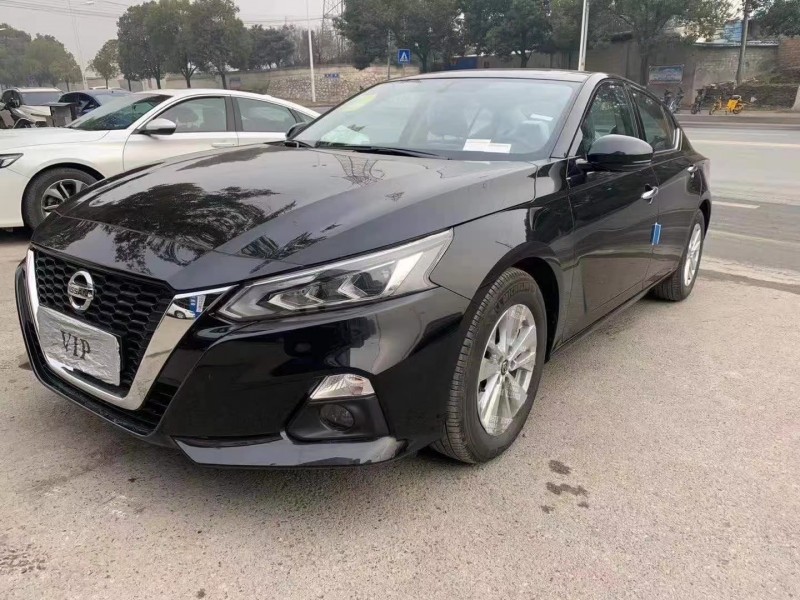 武汉20年日产天籁3