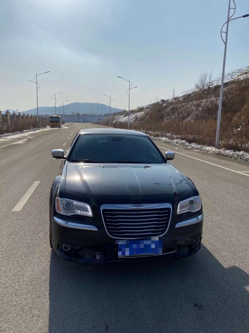 烟台14年克莱斯勒300C1