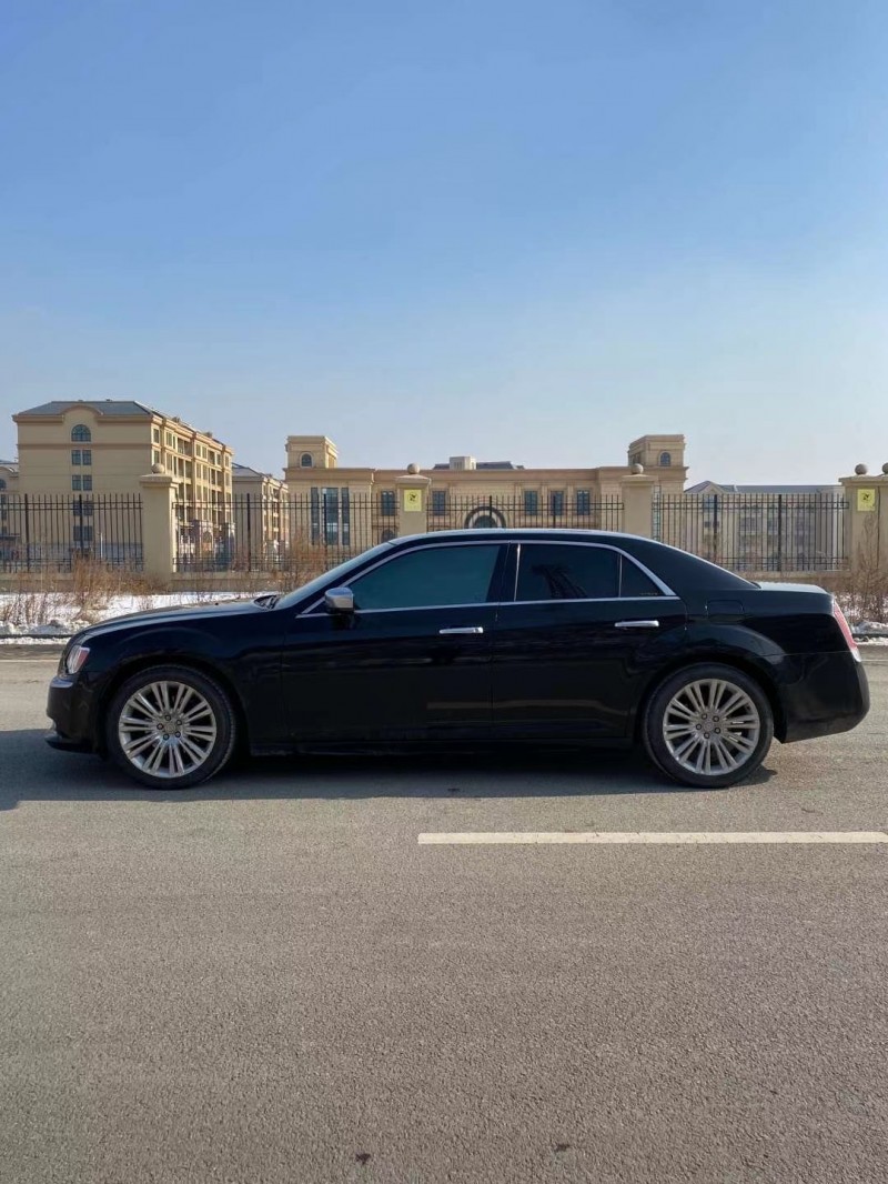 烟台14年克莱斯勒300C4