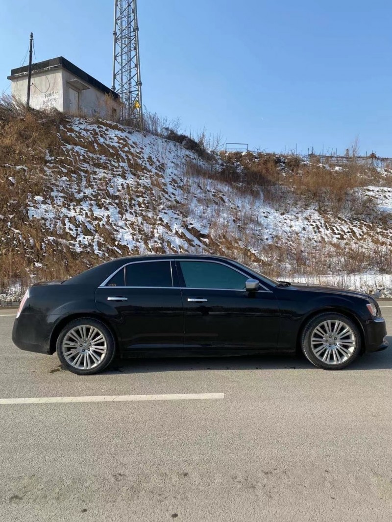 烟台14年克莱斯勒300C5