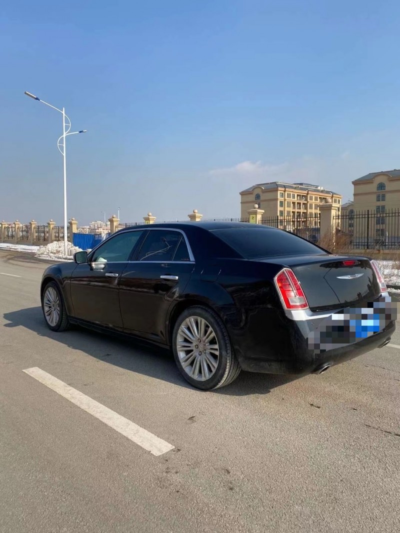 烟台14年克莱斯勒300C8