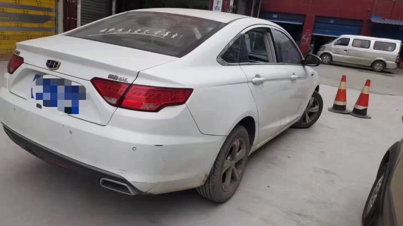 成都18年吉利帝豪3