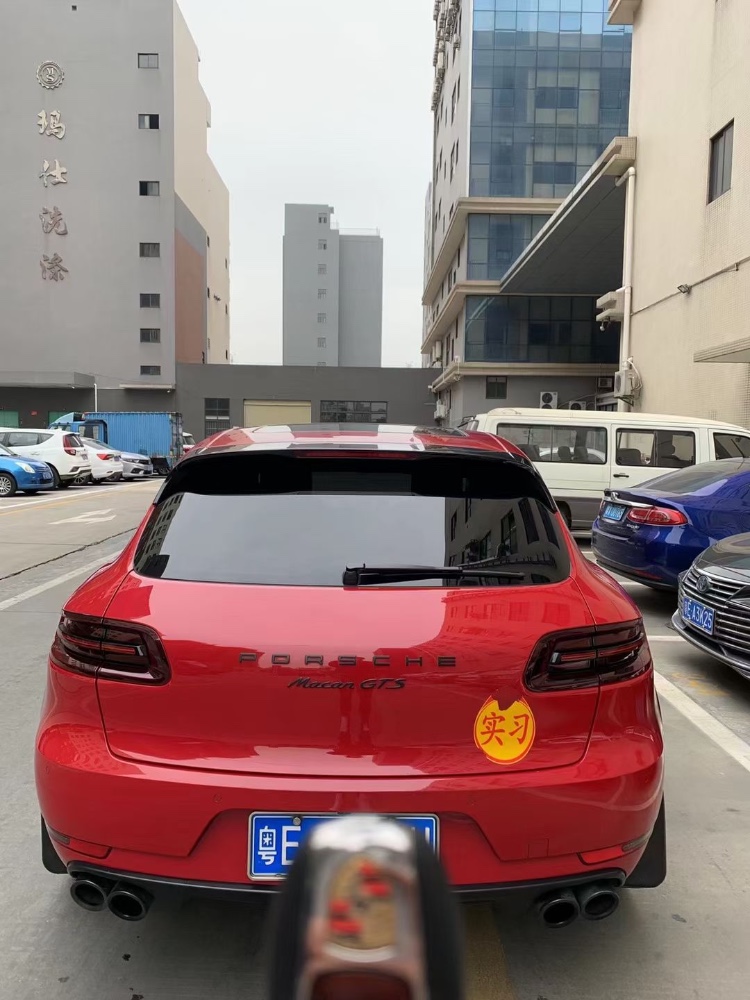 佛山18年保时捷Macan1