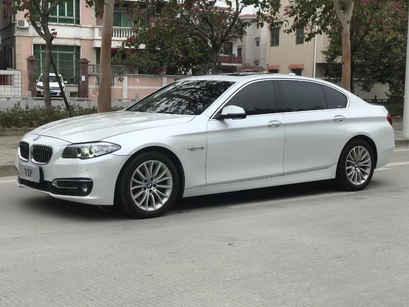 中山17年宝马5系3