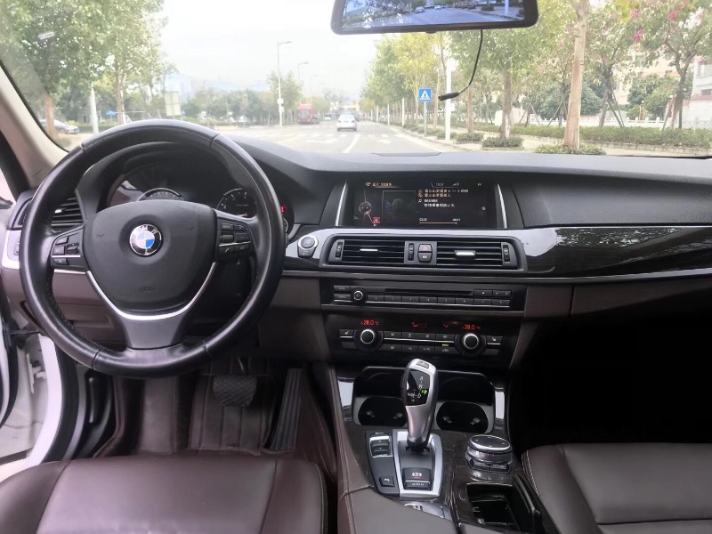 中山17年宝马5系6