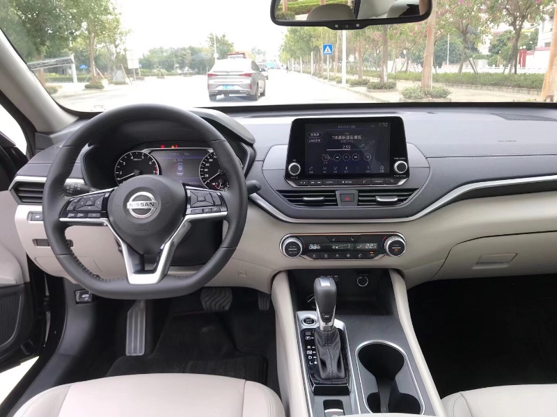 中山20年日产天籁7