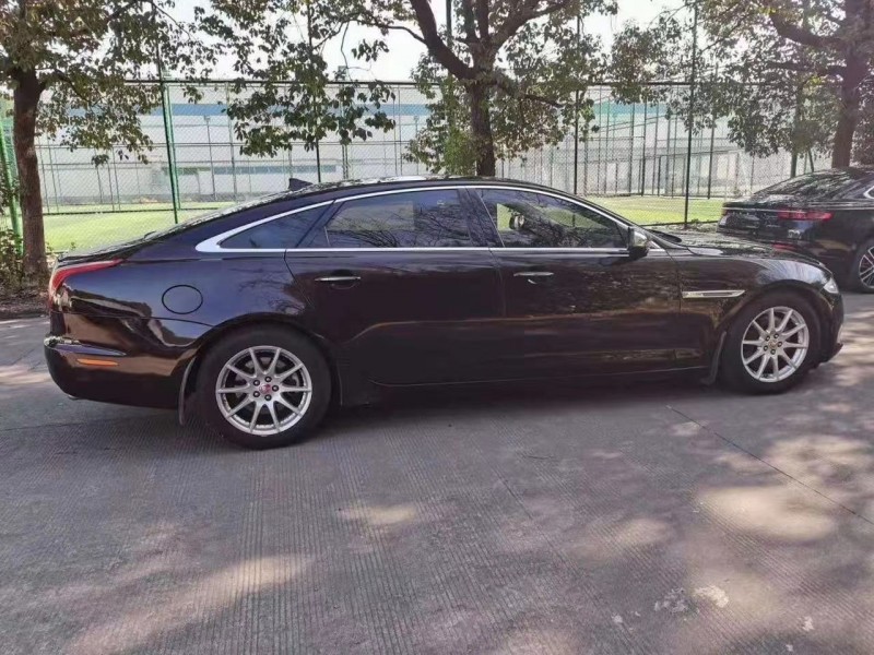 紹興13年捷豹XJ4