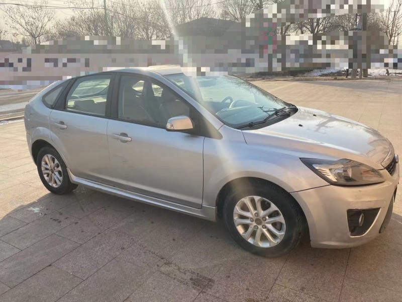 青岛11年福特福克斯6