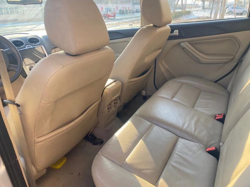 青岛11年福特福克斯3