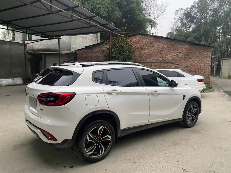 成都18年陆风逍遥8