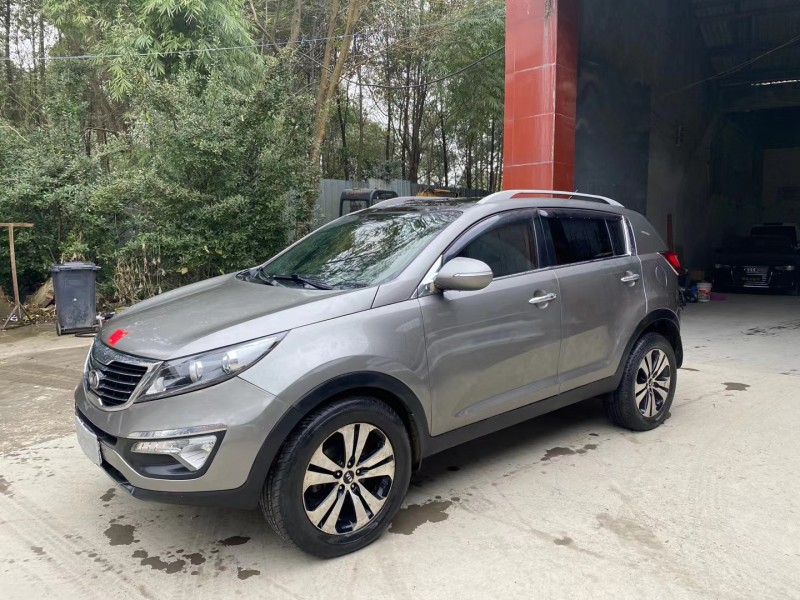 成都11年起亚智跑2