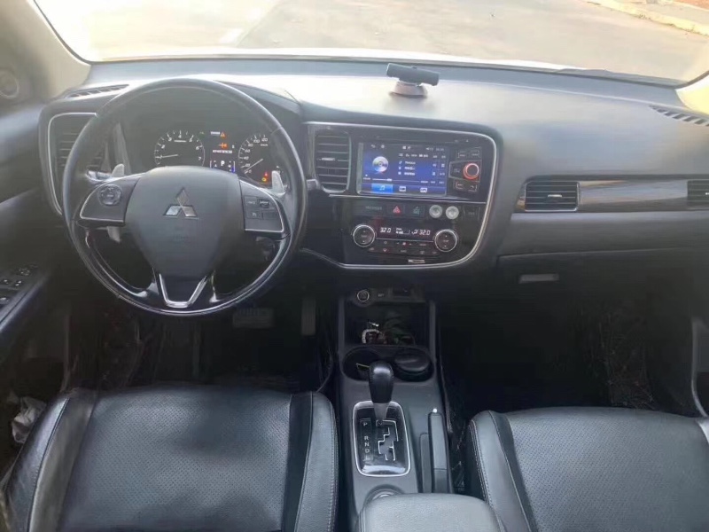 济南16年三菱欧蓝德1