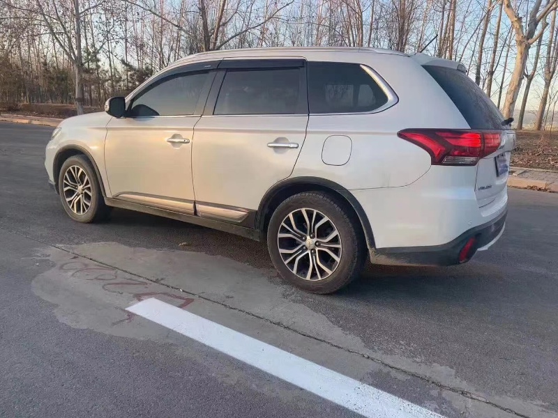 济南16年三菱欧蓝德5