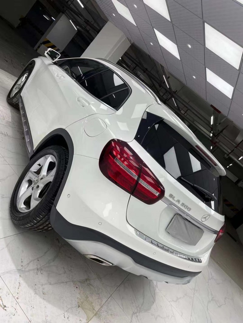 成都17年奔驰GLA5