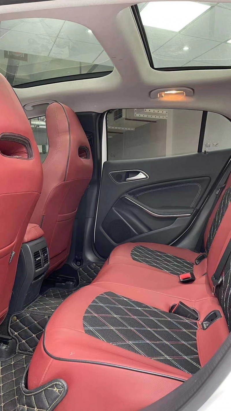 成都17年奔驰GLA8