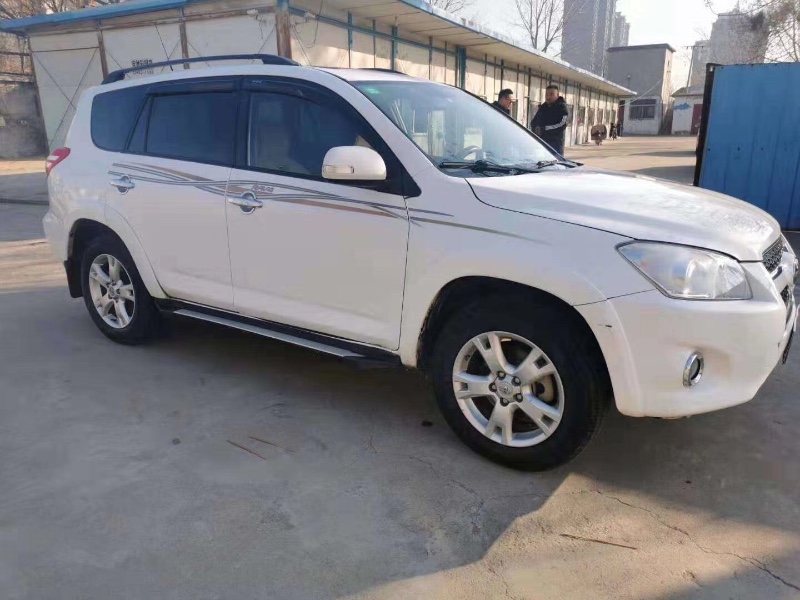 濟南13年豐田RAV42
