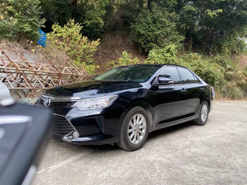 中山17年丰田凯美瑞2