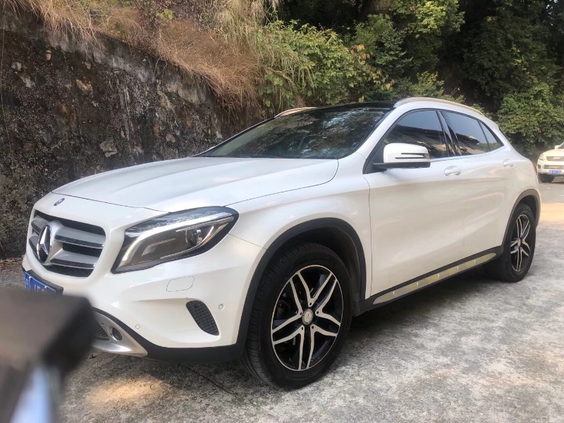 中山17年奔驰GLA5