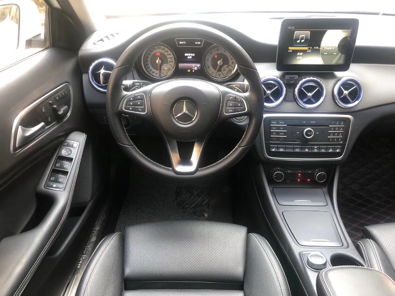 中山17年奔驰GLA4