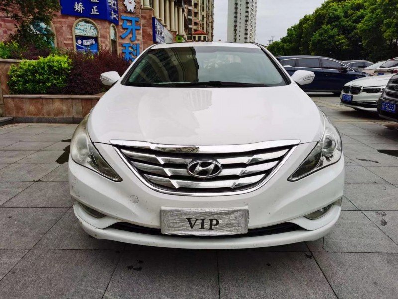 北京13年现代索纳塔八9