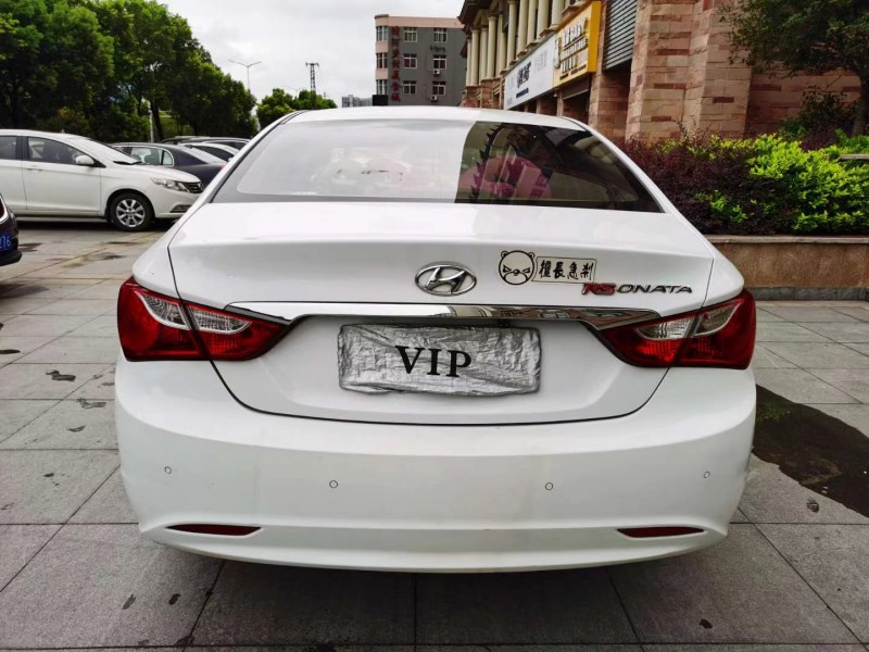 北京13年现代索纳塔八6