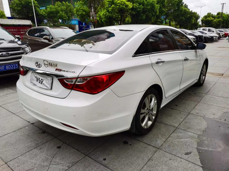 北京13年现代索纳塔八5