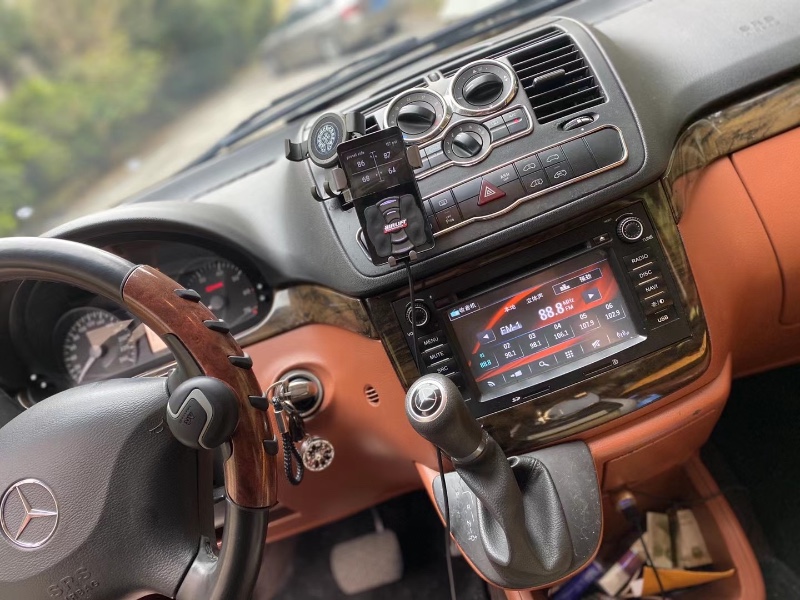 中山13年奔驰威霆6