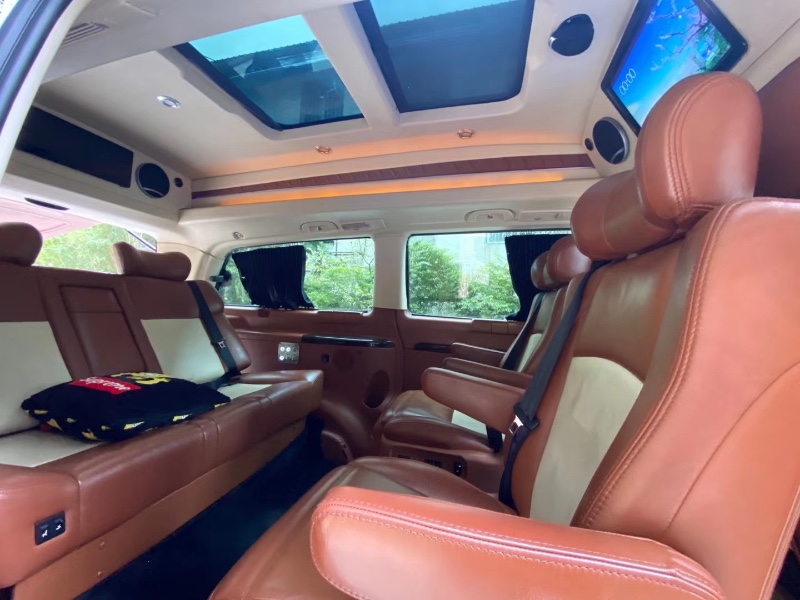 中山13年奔驰威霆7