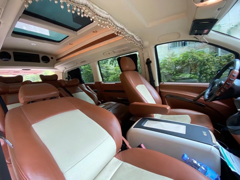 中山13年奔驰威霆8